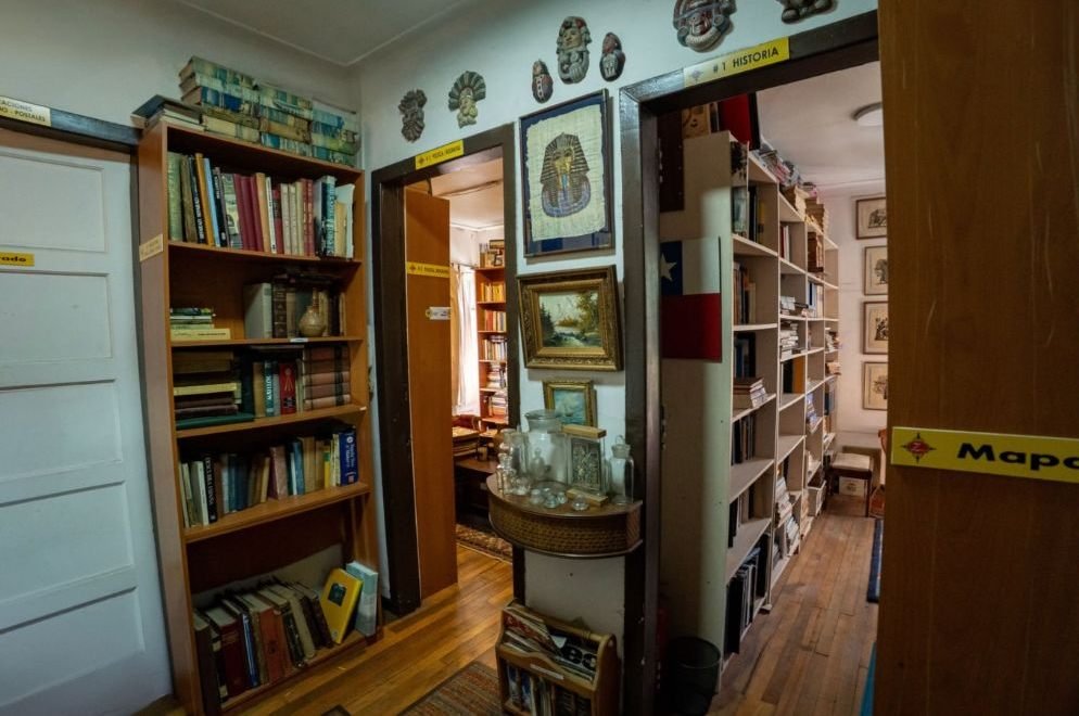 Pasillo hacia la sala de historia